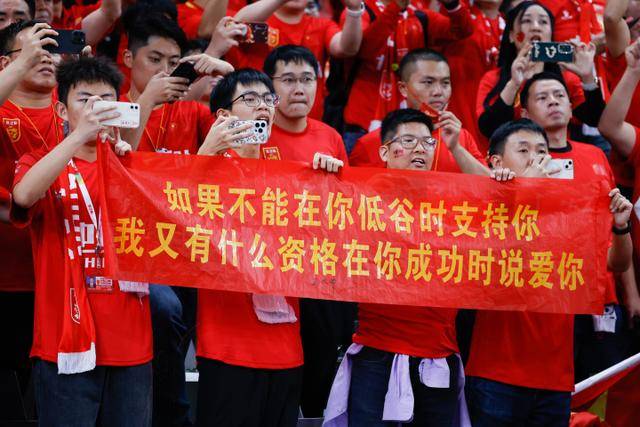 英阿大战，英格兰队主教练表态：不纠结历史宿怨
